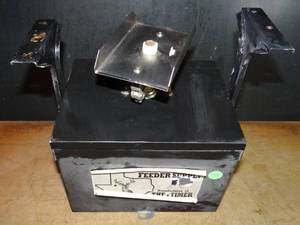 lot 558 image: SOLAR POWERED ANIMAL FEEDER AS SHOWN
