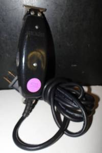 lot 572 image: Vintage Andis T-Edjer Model AE Hair Trimmer - POWER TESTED GOOD