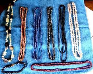 lot 591 image: NICE ASSORTMENT OF COLORFUL BEADED NECKLACES & BRACELET