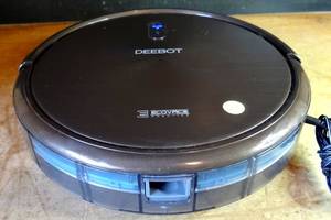lot 608 image: Ecovacs DEEBOT Robotic Vacuum Cleaner Model DN622.11 - POWER AND CHARGING