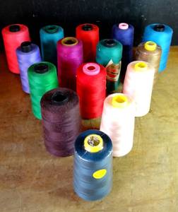 lot 634 image: LARGE LOT OF SEWINGEMBROIDERY THREAD (MULTIPLE COLORS) AS SHOWN - 15 SPOOLS