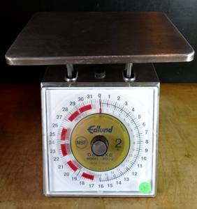 lot 643 image: BIG $ COMMERCIAL - Edlund DOU-2 Deluxe 32 oz. Heavy-Duty Over  Under Portion Scale with 7 x 8 34 Platform
