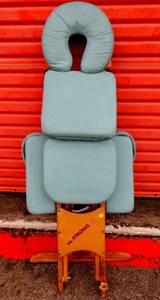 lot 650 image: STRONGLITE DAFR MODEL 2 MASSAGE CHAIR - PORTABLE $$$