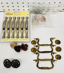 lot 107 image: Vintage New &amp Used Drawer Pulls
