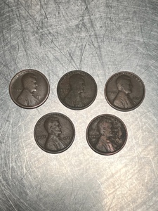 lot 128 image: Five 1910-1917 Lincoln Wheat Pennies