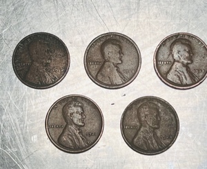 lot 129 image: Five 1912-1924 Lincoln Wheat Pennies