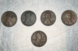 lot 130 image: Four 1919 &amp One 1925 Lincoln Wheat Pennies&nbsp