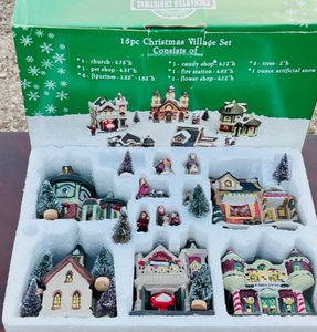 lot 181 image: 15 Piece Christmas Village Set