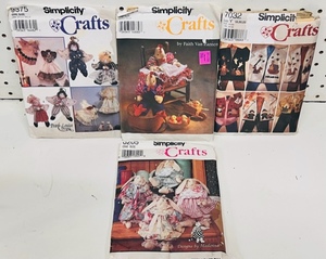 lot 208 image: Four (4) Simplicity Patterns for Crafts