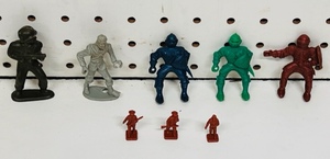 lot 226 image: Vintage 1950s-1960s Confederate Soldiers, Knights, &amp Army Man