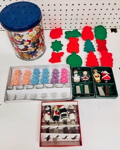 lot 233 image: Christmas Themed Cookie Cutters &amp&nbspSpreaders