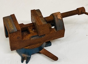 lot 247 image: Vintage Stanley Small Bench Vise No. 992A WNo. 5992A Table Mount