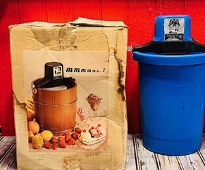lot 276 image: Never Used Vintage Richmond Model 78 &amp Used Model 71 Four (4) Quart Electric Ice Cream Freezers