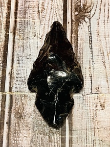 lot 298 image: Big Black Glass-Like Arrowhead&nbsp