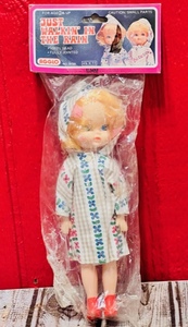 lot 300 image: Rare 1970s Elmar Agglo Just Walk-in In The Rain Doll