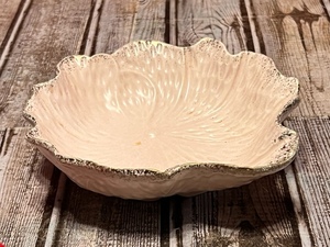 lot 304 image: VINTAGE 1960s-1970s Cal-Style USA Pink DishBowl WGold Trim