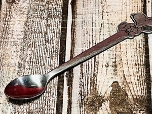 lot 307 image: Vintage 1965 Danara Snoopy & Woodstock 4.75 Stainless Steel Childs Spoon