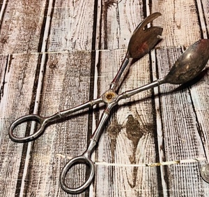 lot 308 image: Vintage EP Silver Plated Salad Tongs Made in Italy