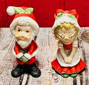 lot 332 image: Vintage Lefton 02139 Santa & Mrs. Claus Figurines