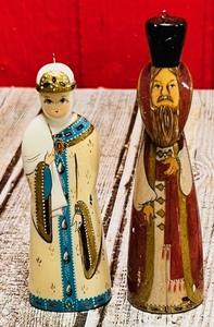 lot 334 image: Vintage Russian Hand-Carved and Painted Wooden Set of Christmas Tree Ornaments - Signed by Artist