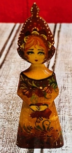 lot 340 image: Vintage Hand-Painted Russian Annushka Wooden Christmas Ornament