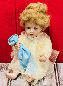 lot 351 image: Vintage Ashton-Drake Galleries, Every Cloud Has a Silver Lining Porcelain Doll