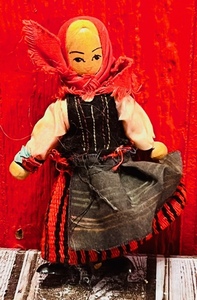 lot 354 image: Vintage Yugoslavian Ethnic Wooden Doll