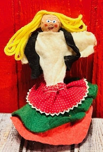 lot 358 image: Hand-Crafted Vintage Poverty Doll