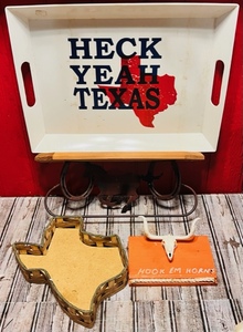 lot 381 image: Texas & Western Decor - Including Tray, Basket, Hook Em Horns Sign, Mustang and Horse Shoe Shelf