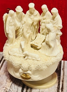 lot 382 image: Nativity Music Box - Plays Silent Night