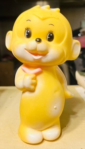 lot 383 image: Vintage 1940s-1950s Yellow & White Rubber MonkeySqueek Toy