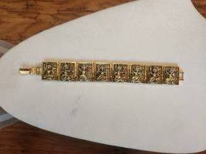 lot 2 image: Jaccqueline Kennedy replica bracelet by Camden & Kross