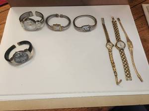 lot 49 image: Selection of watches
