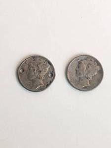 lot 52 image: Selection of 2 silver mercury dimes - 1941, 1942
