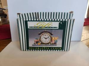 lot 68 image: Decorative Clock