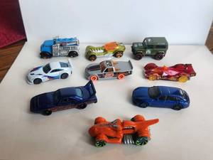 lot 105 image: Selection of Hot Wheels