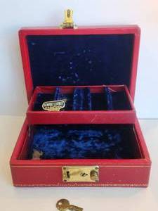 lot 158 image: Genuine Leather with 24Kt. Gold tooling by Mele jewelry box with 2 keys