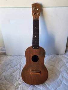 lot 144 image: Vintage Conqueror Ukulele - no strings