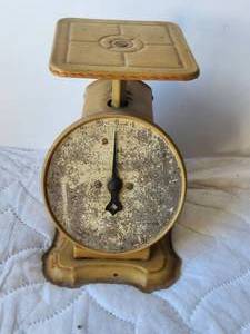lot 152 image: Vintage Columbia Family Scale