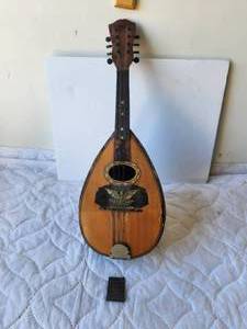 lot 177 image: Vintage Mandolin