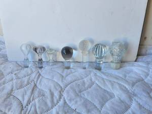 lot 196 image: Selection of crystal and glass bottle stoppers