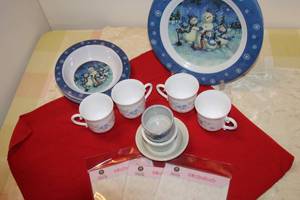 lot 49 image: Christmas Snowman Plastic Dishes 4 Vintage Mugs and Misc Dishes