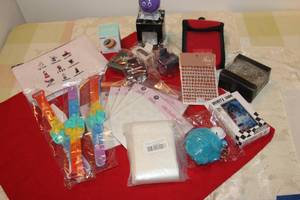 lot 7 image: Stocking Stuffers