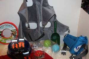 lot 20 image: Medium to Large Dog Items