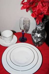 lot 4 image: Vintage Noritake Fine China Made in Japan Virtue 2934 with Champange Glasses 4 Place settings and Decorative Vase