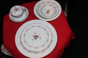 lot 40 image: 6 Place setting of Puritan China Japan First Love