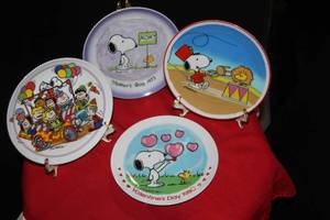 lot 56 image: Four Snoopy Collectors Plates As Shown