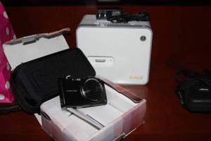 lot 75 image: Samsung TL240 Digital Point and Shoot, Camera Works perfectly, just needs a battery and Memory Card, Comes with Case and Photo Printer
