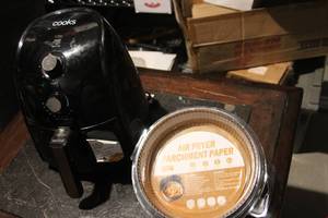 lot 126 image: Cooks 2.5 Liter Air Frier, comes with Parchment air frier Cooking liners.. Tested and works as should