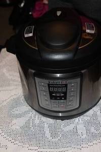 lot 130 image: Instapot-LUX, 6qt 6 in 1.. Tested and works very well, This has been Cleaned as Well